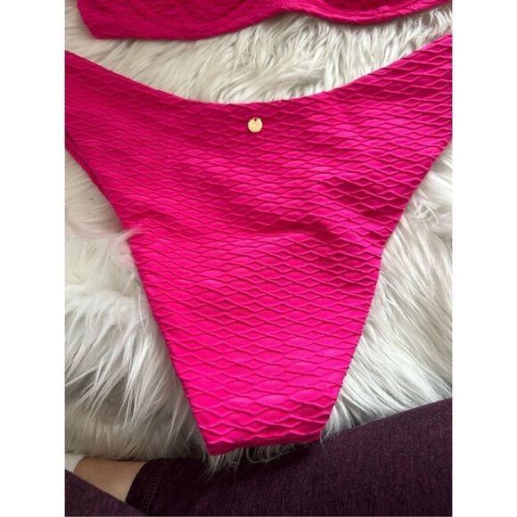 Victoria secret pink bikini 34B top medium bottom no padding on the bra nwt - Picture 4 of 6